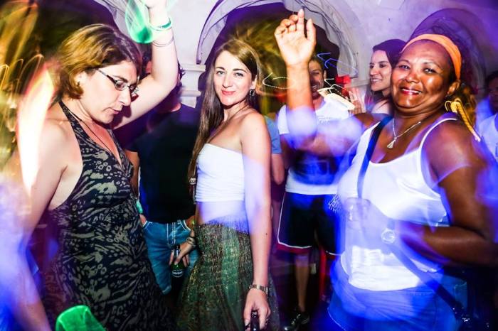 1176111_398148440296769_1463035024_n