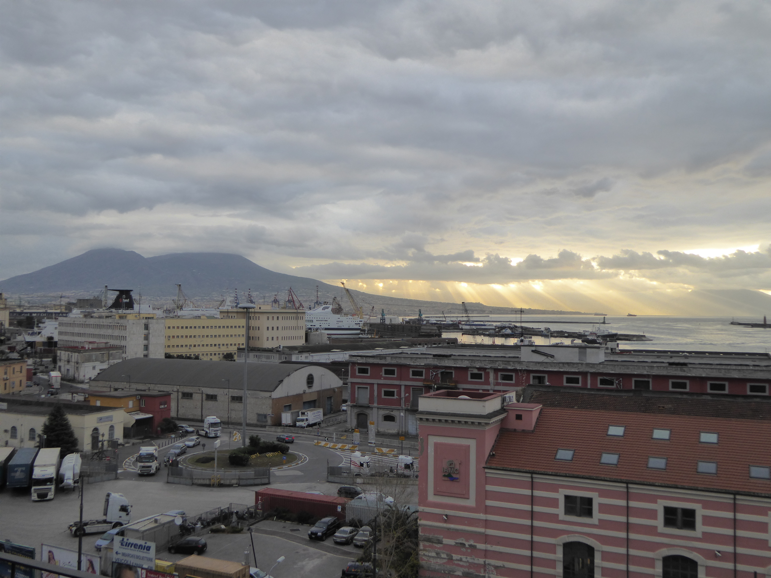 Blick auf den Vesuv und Hafen von Neapel